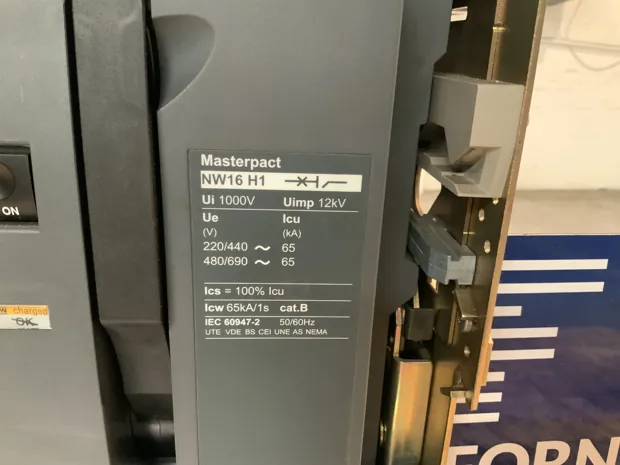 Image 2 of 4 - Merlin Gerin - NW16H1