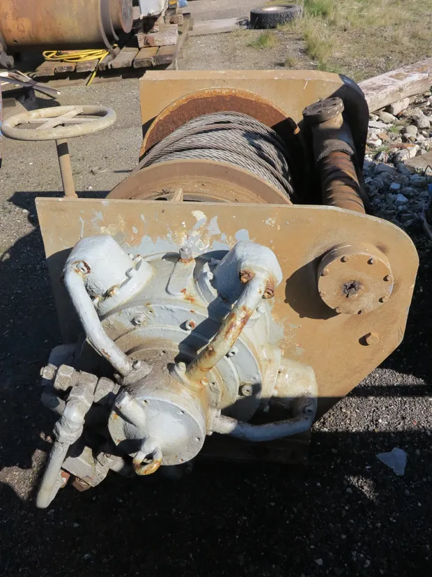 Image 2 of 6 - Split winch