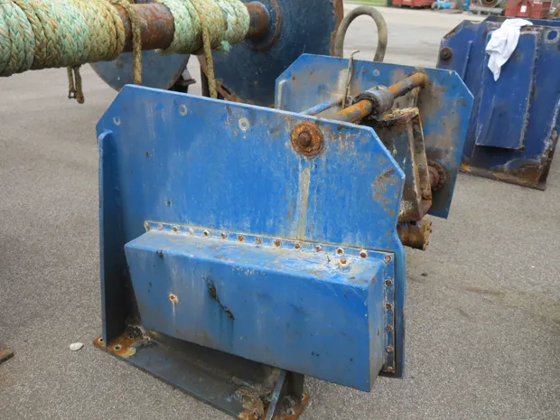 Image 3 of 5 - Split winch