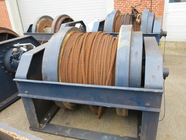 Image 1 of 3 - Trawl winch