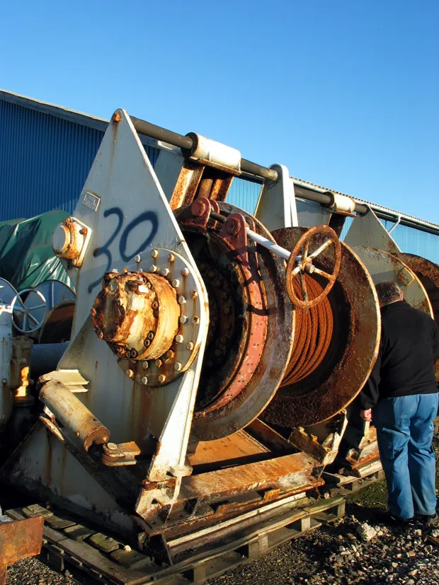 Image 2 of 2 - Split winch