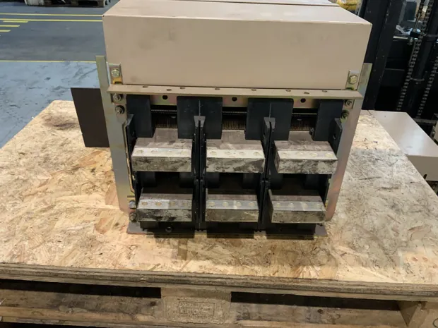 Image 4 of 5 - Merlin Gerin - M32H2