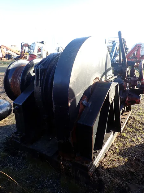 Image 4 of 7 - Anchor winch