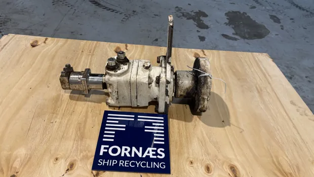 Image 2 of 11 - Danfoss - OMT 160 T