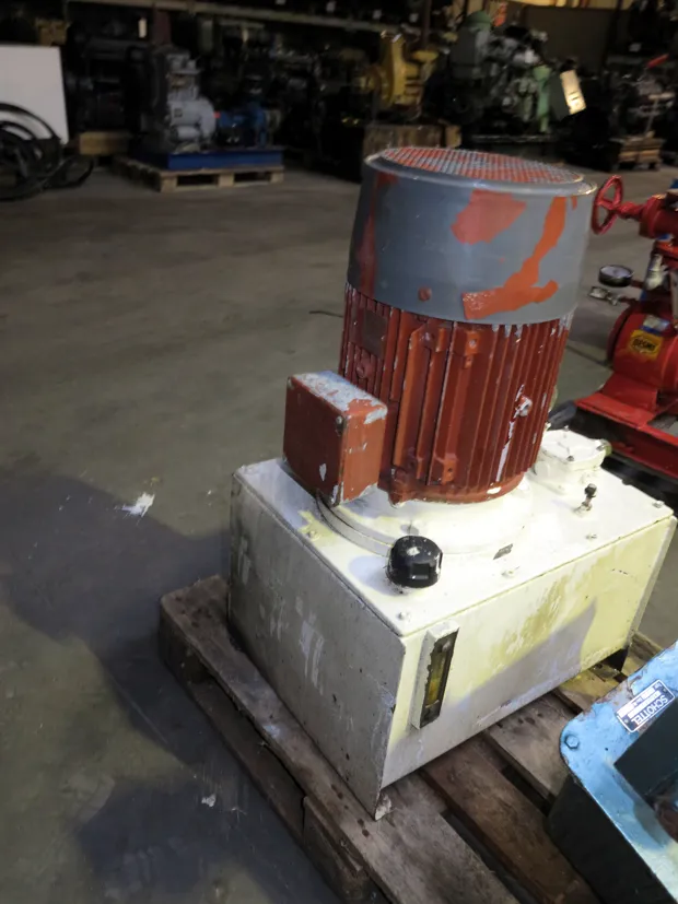 Image 2 of 4 - HS228