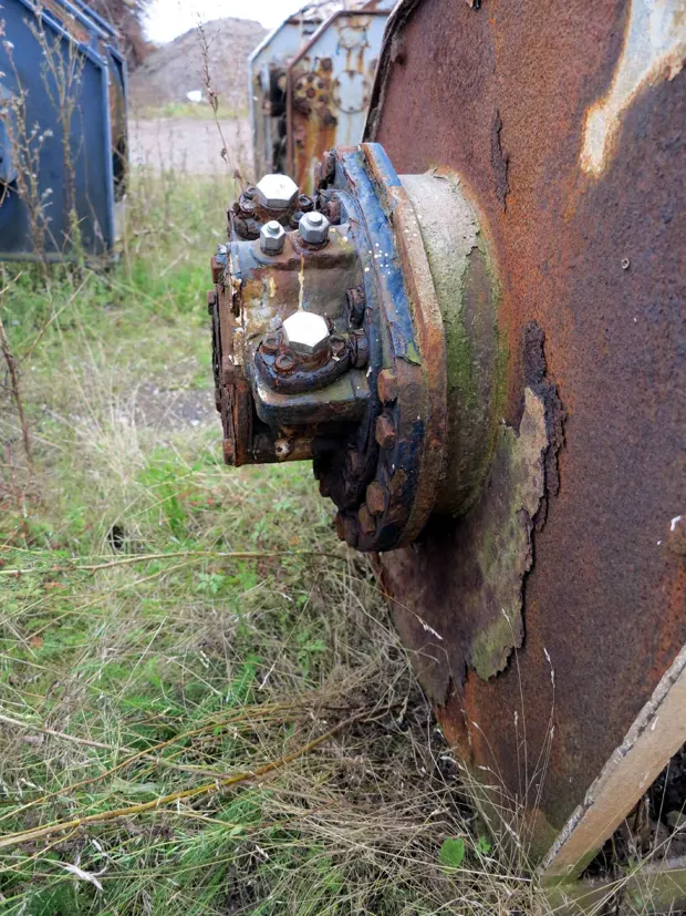 Image 5 of 5 - Split winch