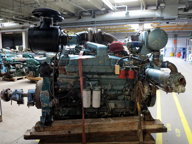 Image 2 of 5 - Cummins - VTA 28-M2