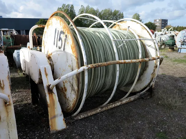 Image 1 of 8 - Split winch