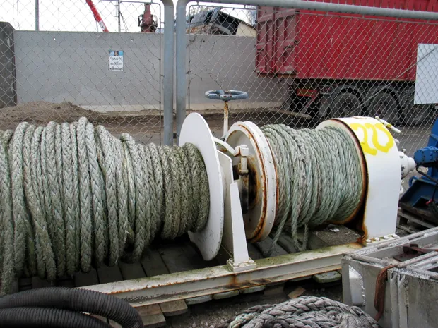 Image 1 of 2 - Combi winch