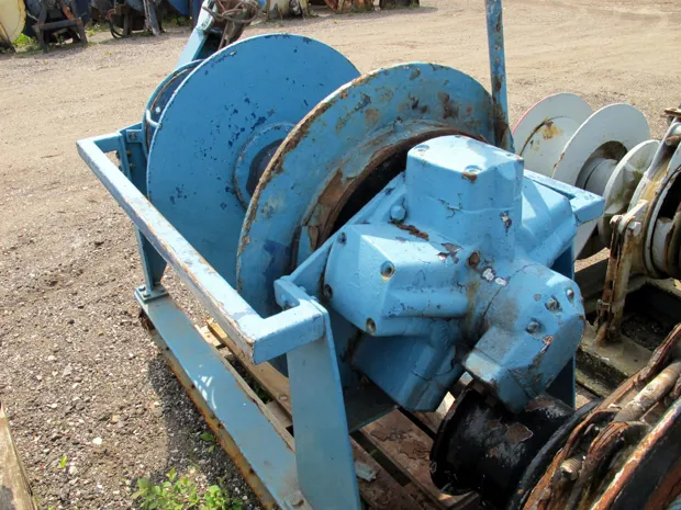 Image 2 of 2 - Combi winch