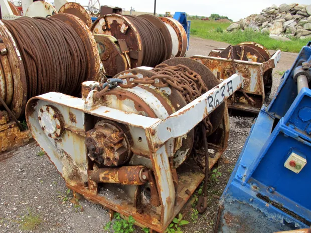 Image 1 of 3 - Split winch