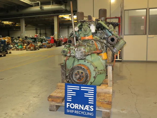Image 4 of 8 - Mercedes - OM 424