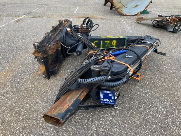 Image 4 of 6 - Foldekran