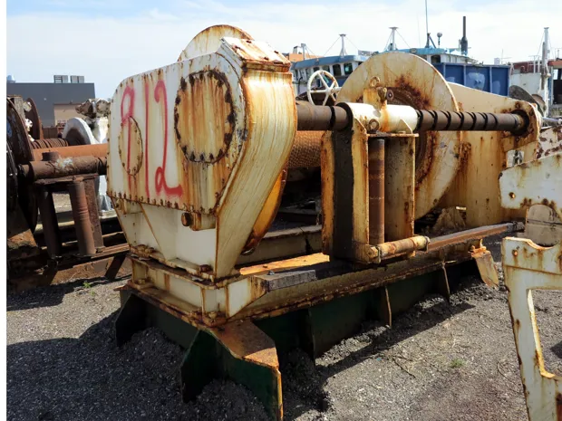 Image 1 of 5 - Split winch