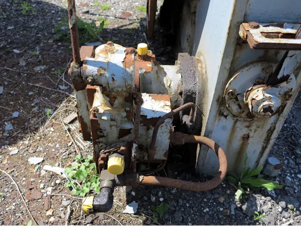 Image 3 of 3 - Wire winch