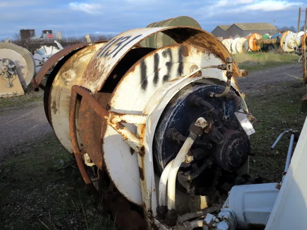 Image 1 of 2 - Winch