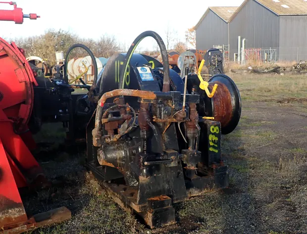 Image 5 of 7 - Anchor winch