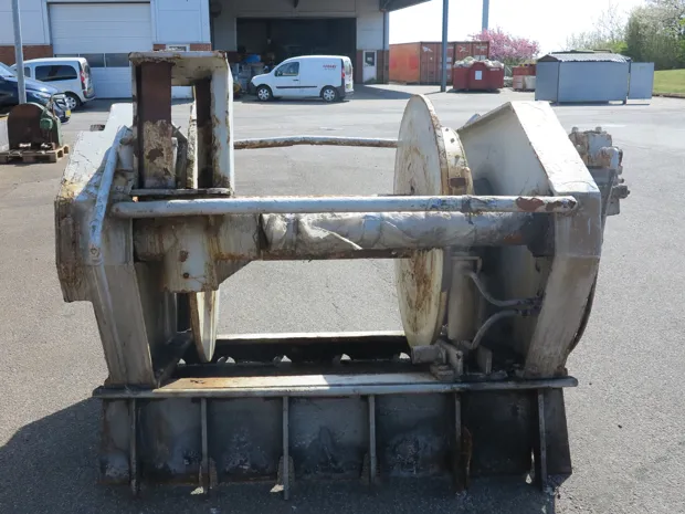 Image 2 of 5 - Split winch