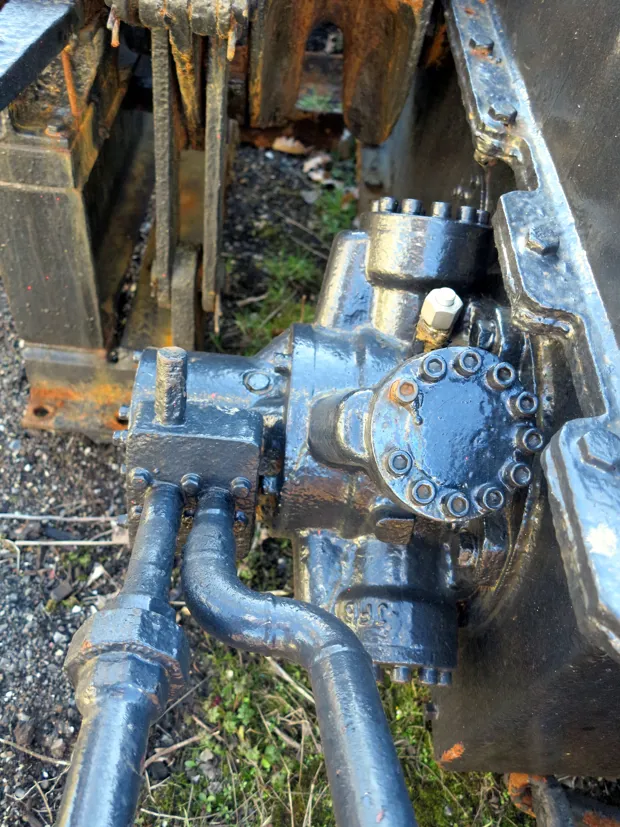 Image 4 of 6 - Anchor winch