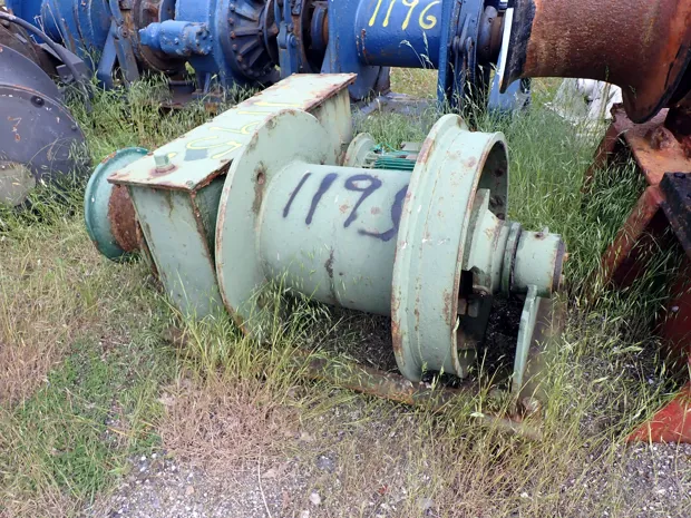 Image 1 of 3 - Mooring winch