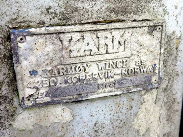 Image 6 of 6 - Split winch