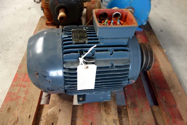 Image 2 of 3 - Weg - AL132S-2