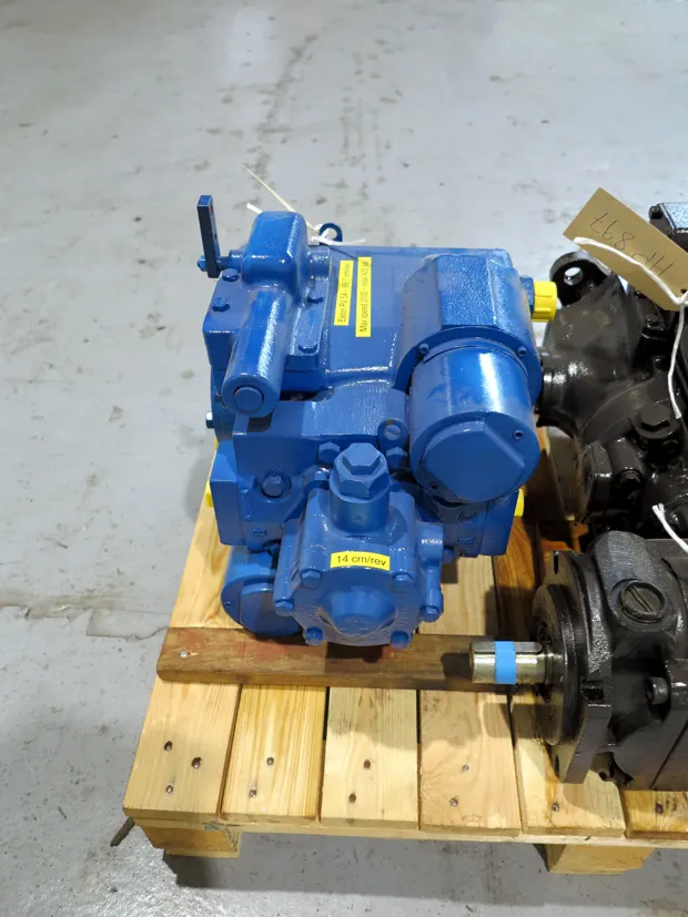 Image 3 of 5 - HP898