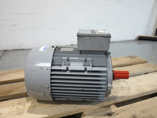 Image 2 of 3 - Server - 2. ZK 112 M 2