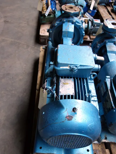 Image 2 of 4 - Pompes Guinard - NX 4-25A