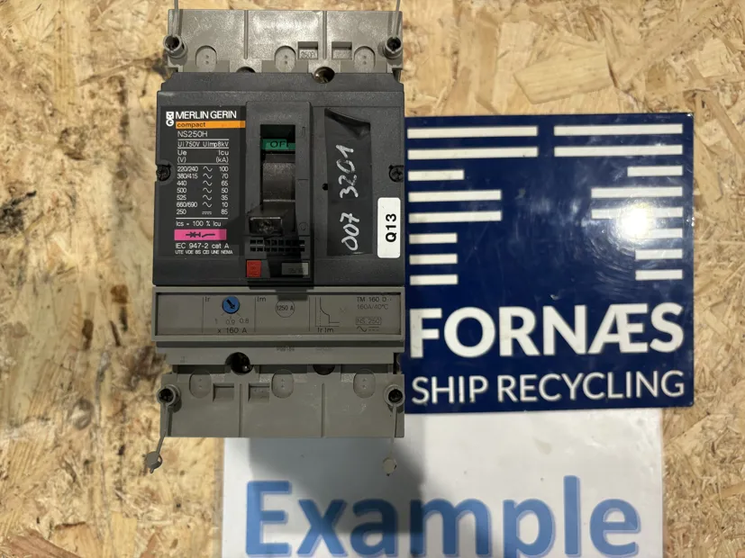 Image 1 of 4 - Merlin Gerin - NS250H