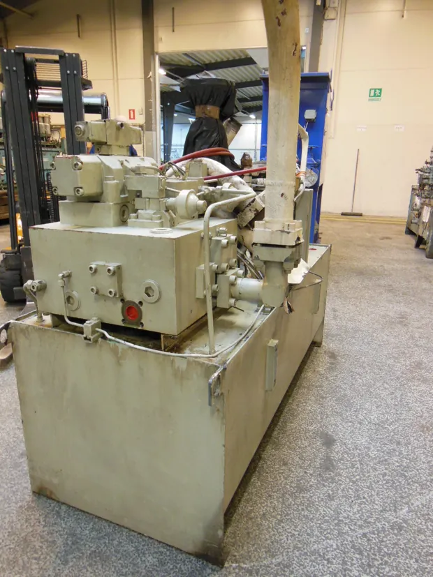 Image 2 of 4 - HS143