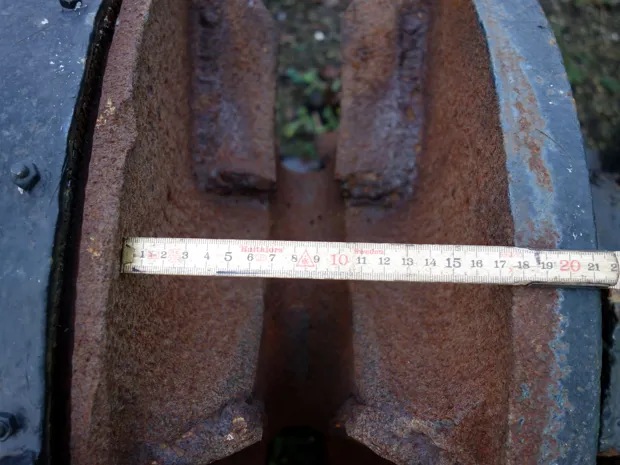 Image 2 of 3 - Anchor winch