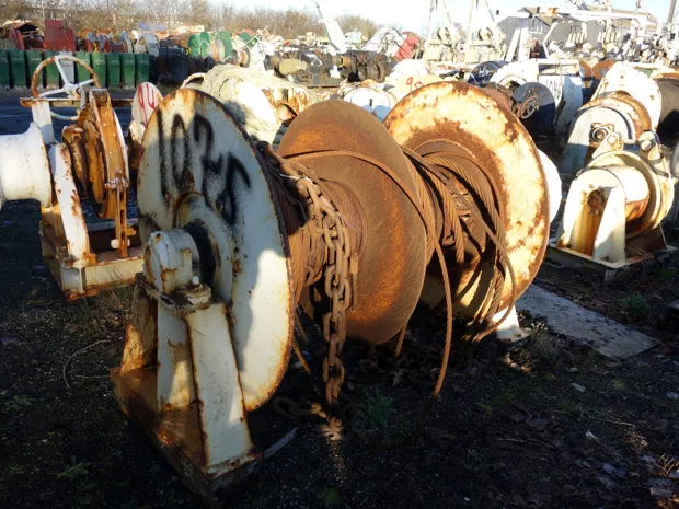 Image 5 of 5 - Tackle winch