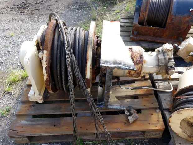 Image 1 of 2 - Tackle winch