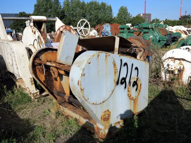 Image 2 of 4 - Trawl winch