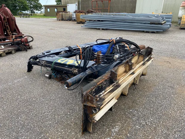 Image 6 of 6 - Foldekran