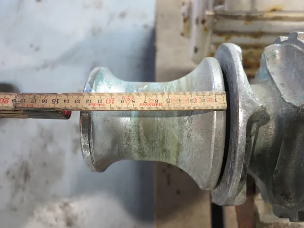 Image 5 of 7 - Anchor winch