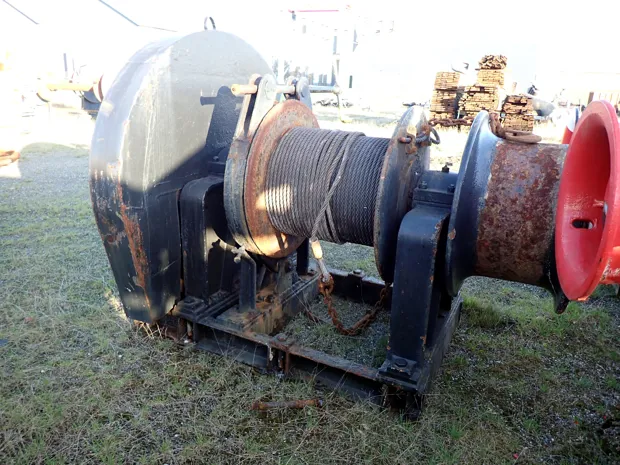 Image 3 of 5 - Mooring winch