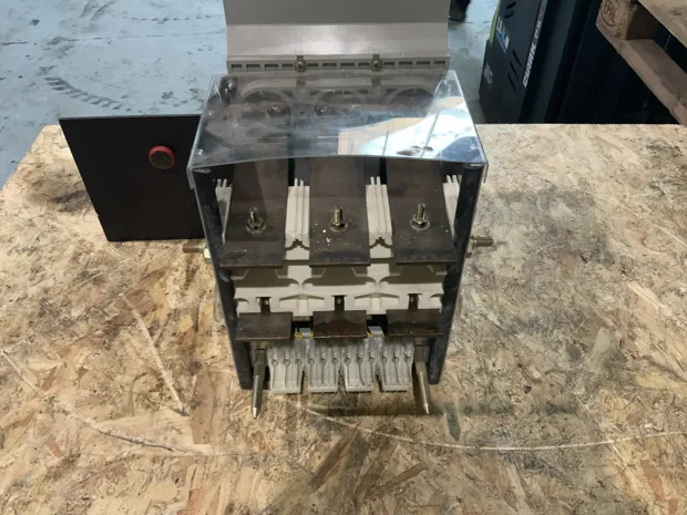 Image 4 of 4 - Merlin Gerin - NT08L1