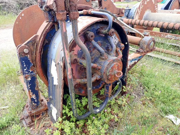 Image 3 of 3 - Split winch