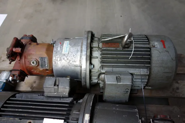 Image 2 of 4 - HP833