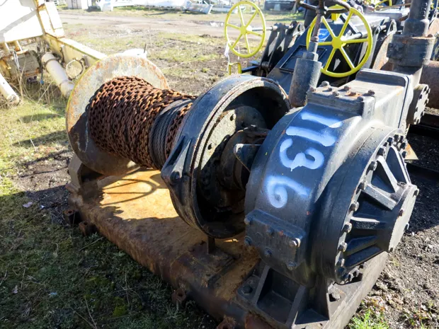 Image 1 of 3 - Mooring winch