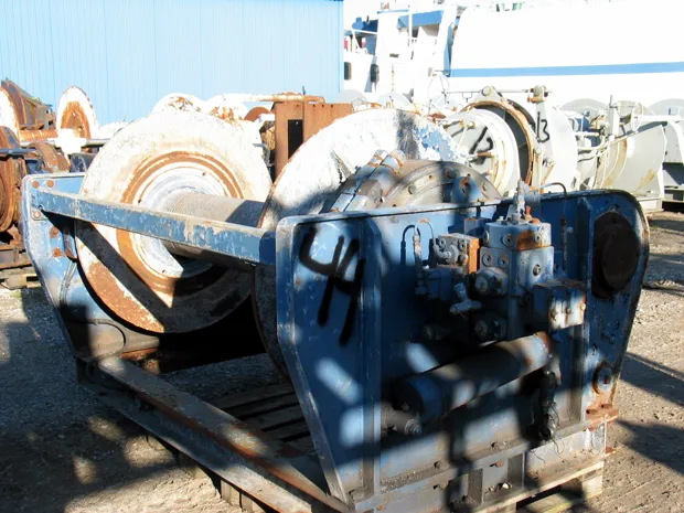 Image 5 of 6 - Split winch