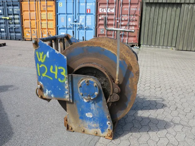 Image 3 of 6 - Trawl winch