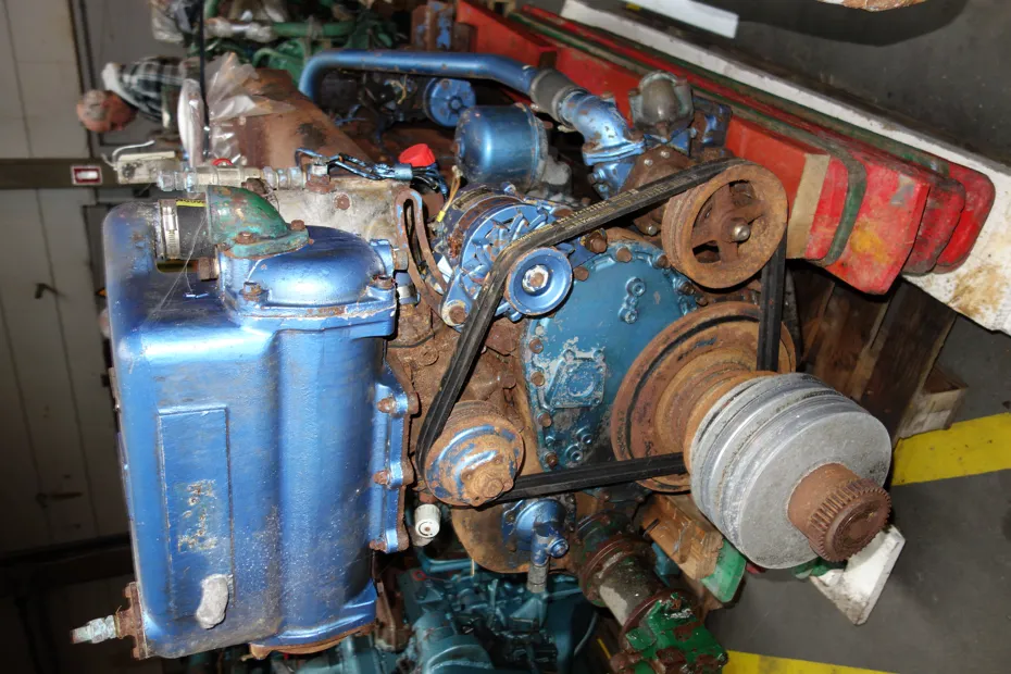 Image 2 of 5 - Isuzu - UME120