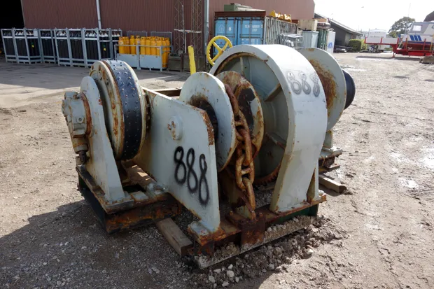 Image 3 of 4 - Anchor/Mooring winch