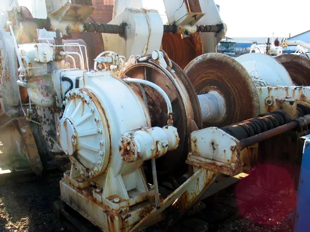 Image 1 of 2 - Split winch