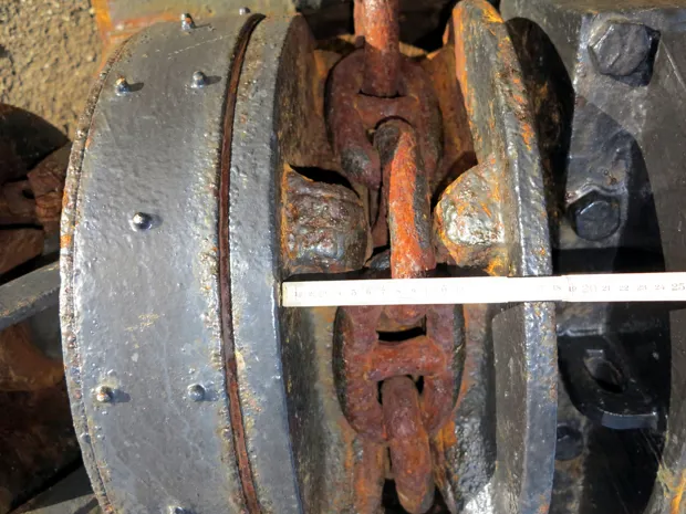 Image 4 of 6 - Anchor winch