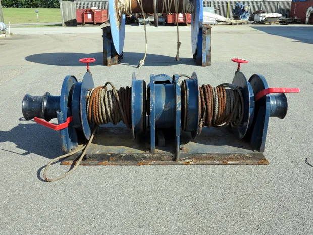 Image 1 of 5 - Wire winch double