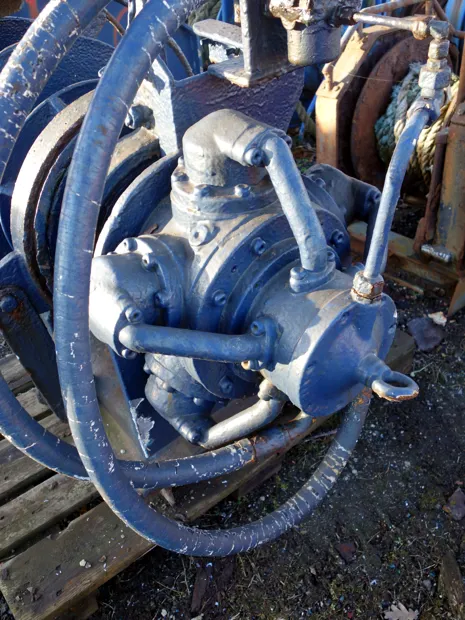 Image 3 of 3 - Tackle winch